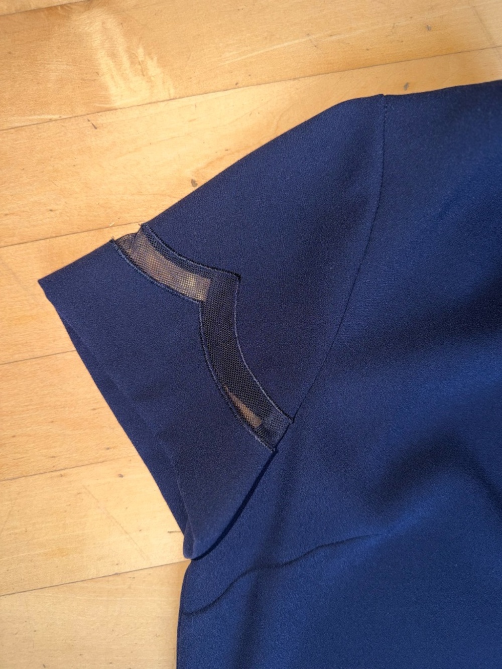 TAHARI Navy mesh panel sleeve dress, 6P, GL1368 - Picture 4 of 5